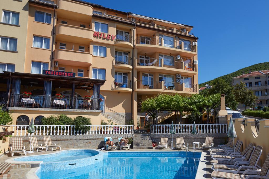 Family Hotel Milev 스베티 블라스 외부 사진